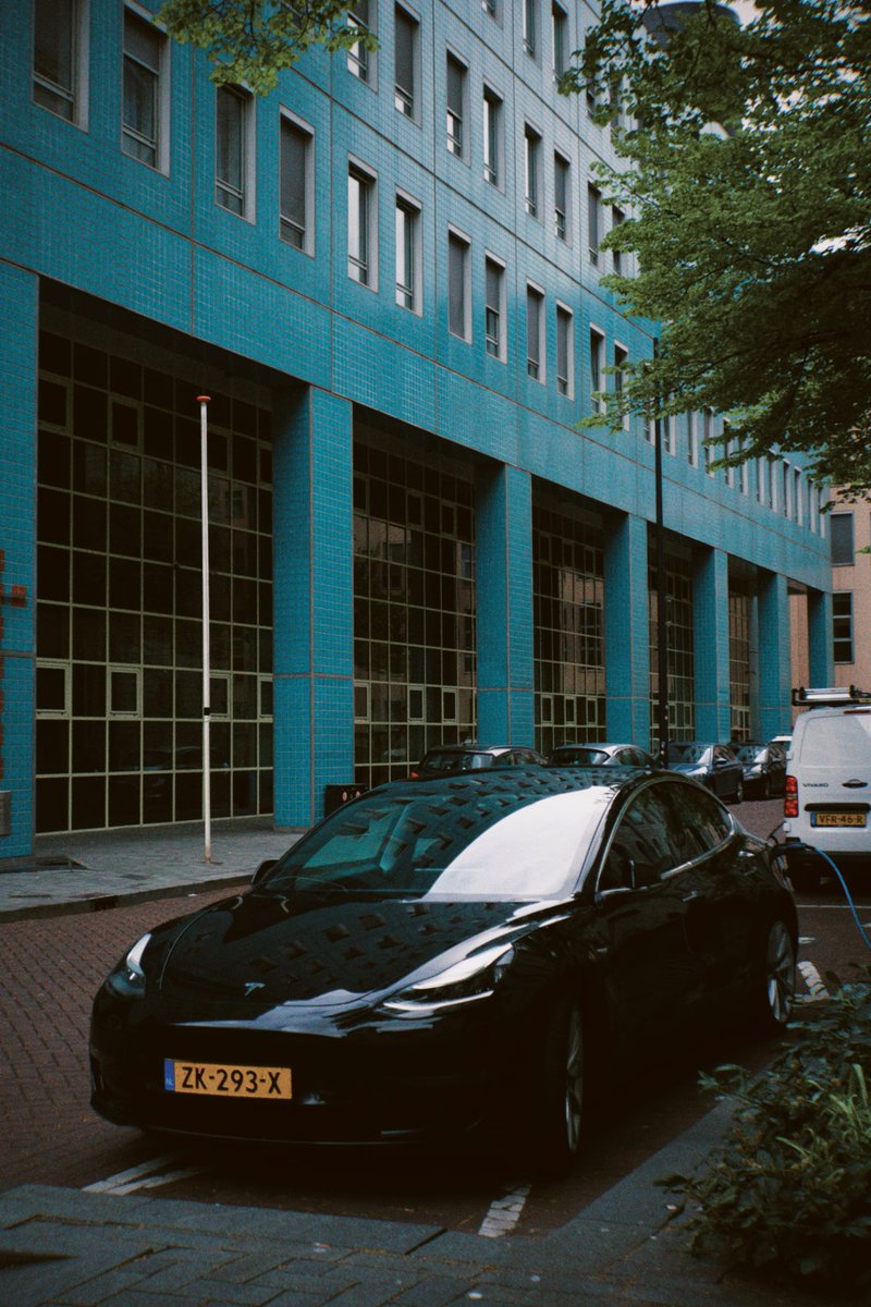 AlperAslan551's tweet photo. Hardware store stop with a full bed. Honestly, The steering felt natural on a narrow street. The more routine the drive, the more I appreciate the details. #Tesla #FSD https://t.co/CV2VorZinS