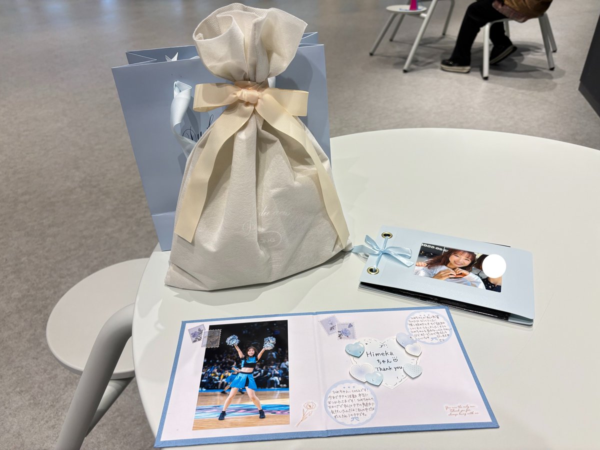 cosaball's tweet photo. ひめちゃんは実は私の小学校の先輩だったらしく、、笑🎒聞いたときはびっくりした😂
同じ小学校に通ってたなんて知らず、ひめちゃんきっかけでチアを撮り始め、ひめちゃん推しになり、楽しい日々だった🌱
大切な思い出ができました🤍ありがとう🥲
本当にお疲れ様でした👸🩵🩷 https://t.co/AfFpNRQ5ah