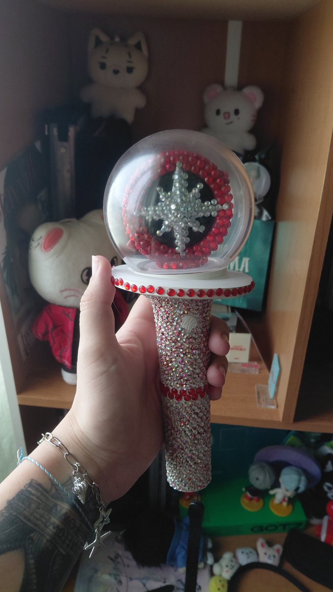 thzyvante's tweet photo. VENDO lightstick SKZ Stray Kids
Versão 2
Usada apenas no dia do show, eu coloquei strass nela toda e por isso o valor está abaixo do normal
Mando mais fotos e videos
Envios na semana que vem
Tenho mais de 150 feedbacks
R$470
#skz #lightstickszk #straykids #vendakpop #stay https://t.co/iHunQPMVLq