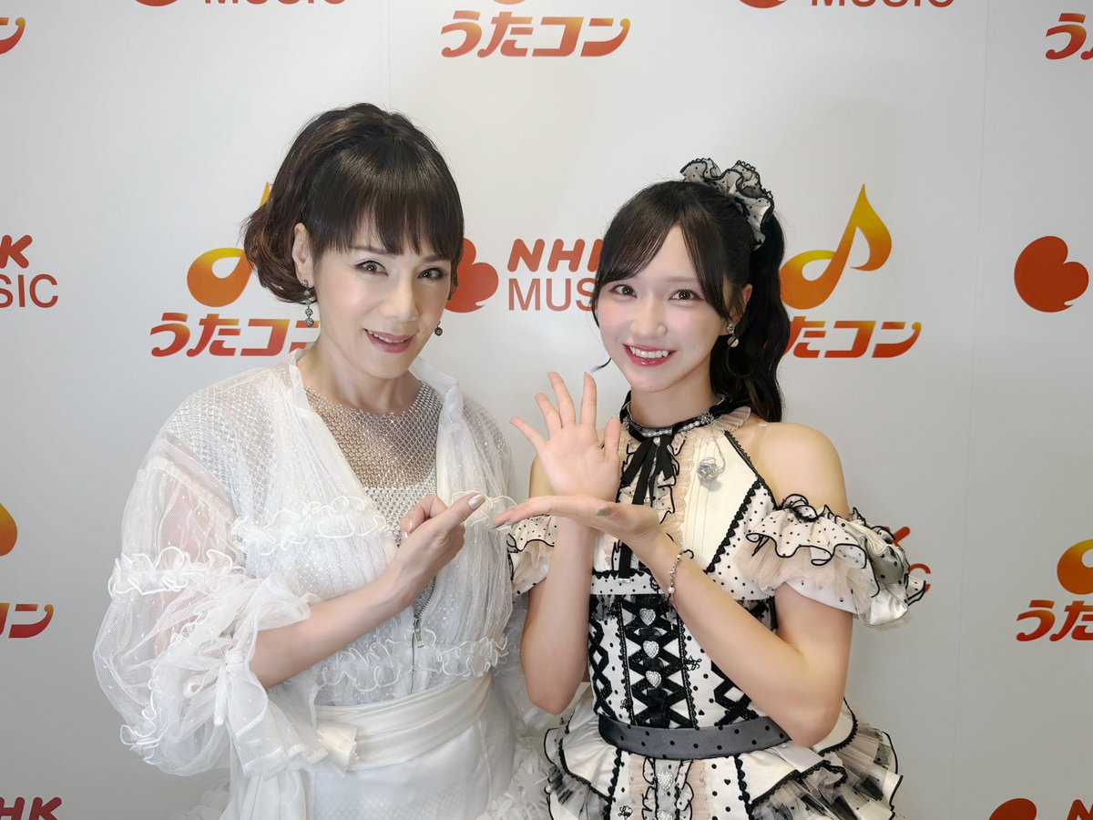 noguchi_iori's tweet photo. #うたコン ありがとうございました🎤♩

ピンク・レディーさんの『 UFO 』
なんと…オープニング1曲目 でした！！
未唯mieさんから直接、振り付けのご指導いただき😭✨️特別で忘れられない時間になりました💭

生演奏の『 恋、はじめました。』
音色キラキラでしたね🫶🏻︎

今日はサイドポニーです❣️ https://t.co/ViEzpr5CaE