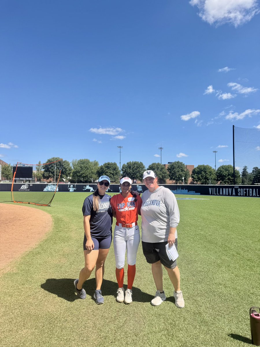 LadySlugger15's tweet photo. Thank you so much to @bridgetorchard @GLuety @billie_kerwood for hosting such an amazing Labor Day prospect camp, I really appreciated the feedback and being able to work with you. Thank you!! @VUSoftball https://t.co/Lc2J7SvBXz