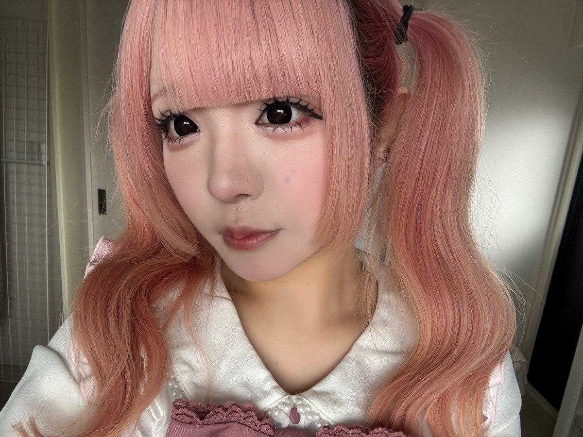 yunochi_01_n's tweet photo. 2ヶ月
皆さんから頂いたアドバイスをもらって、めちゃくちゃメイク研究頑張ってます！

これからも、もっと頑張ります https://t.co/Y7lzxWnQsh
