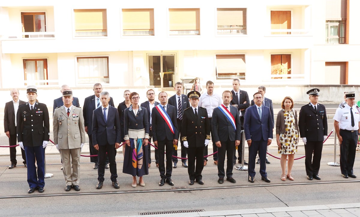 ClermontFd's tweet photo. La Ville de Clermont-Ferrand souhaite la bienvenue à Étienne de La Fouchardière qui a pris ce mardi ses fonctions de Secrétaire général et Sous-Préfet de l’arrondissement de Clermont-Ferrand. 🏙️ https://t.co/9T3ZGVaExr