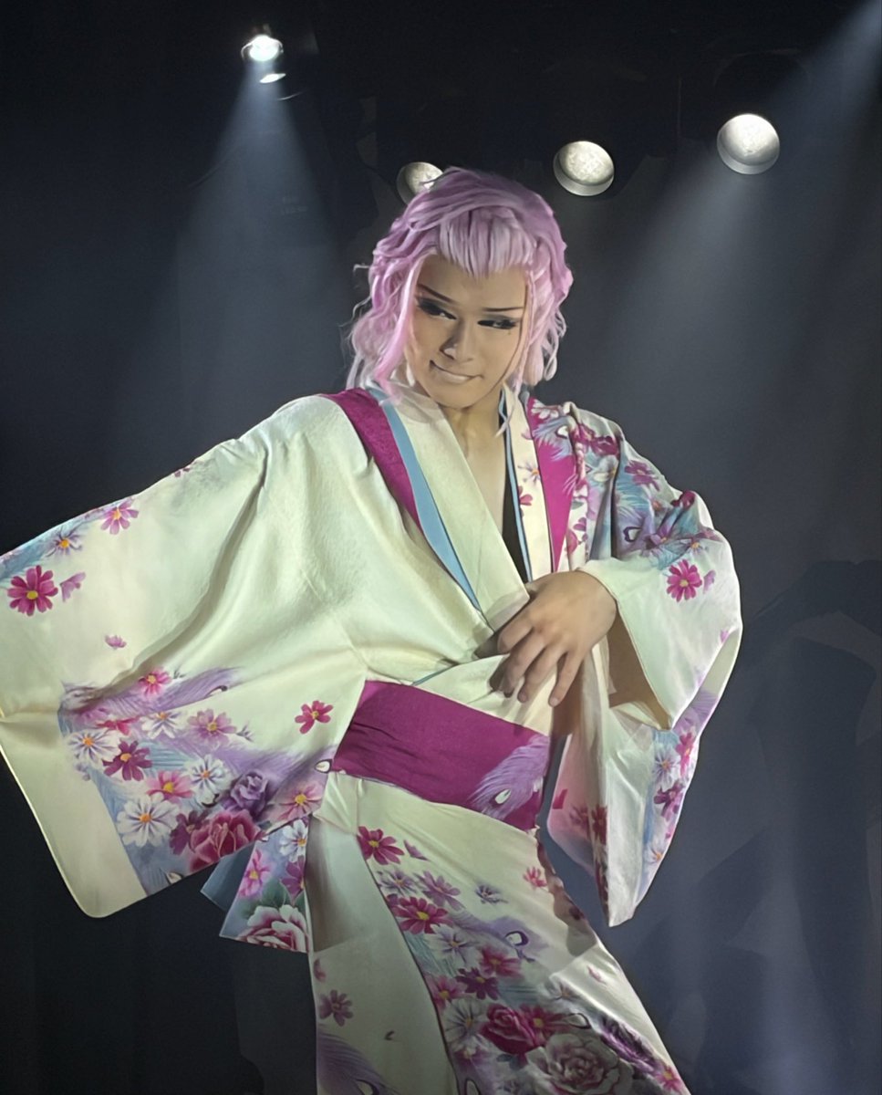 aa10kk17's tweet photo. 2026.09.06
9月公演🪭
#戸田凛 二代目座長
#戸田ゆうた 座長
#蓮志 くん
#劇団戸田

#尼崎遊楽館
#大衆演劇 https://t.co/C2h0StvaB1