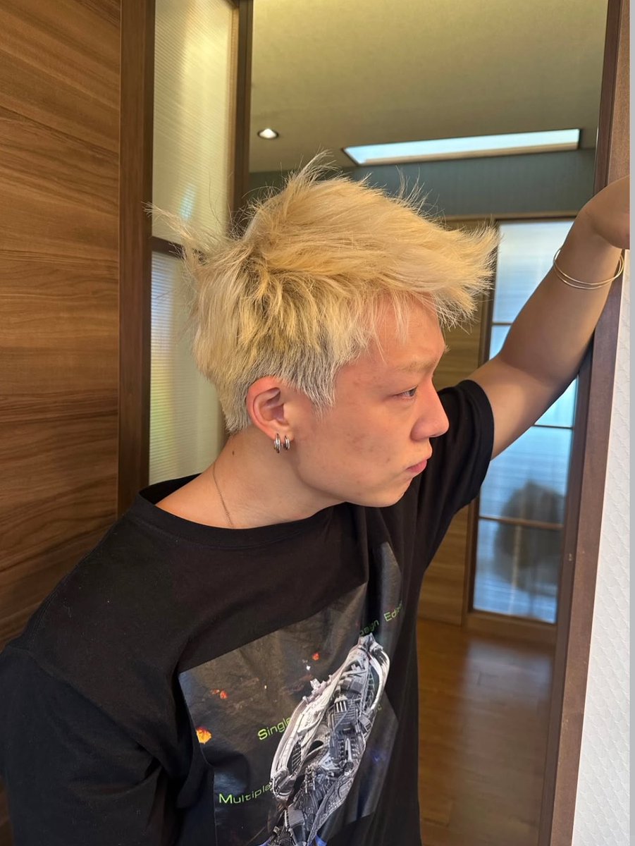 Thaismuryf's tweet photo. O loiro pivete do divo, nunca vou superar isso 😍 https://t.co/92RzpwdTjY