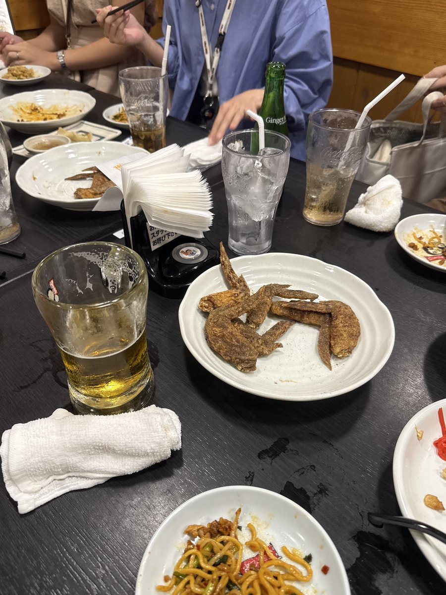 tkone_3's tweet photo. 運転見合わせで帰れなくなった同じ方面の人たちと離業して飲みに行って復旧待ちしてた https://t.co/nxYDF30lI6