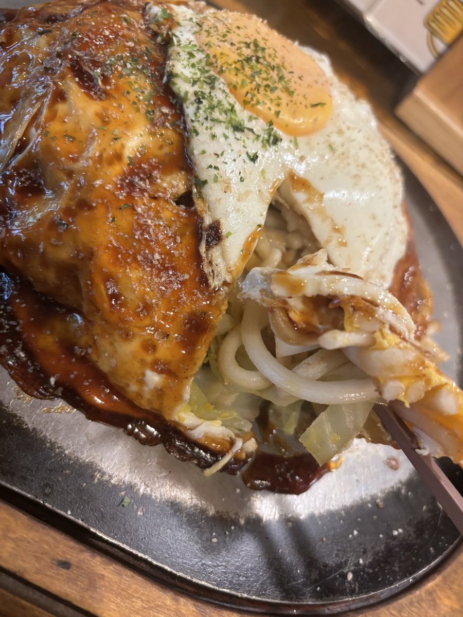 Vaphomeet's tweet photo. たまご好き専用お好み焼き💕
たまごinたまごonがめっちゃ美味しかったよ！！！！

うどん入りなのは僕の好みだけど、、、
ここはそばの方が美味しかったみたい
→次回リベンジ💪

＃飯テロ
＃今日のヴァホちゃ https://t.co/KjesrKtmT9