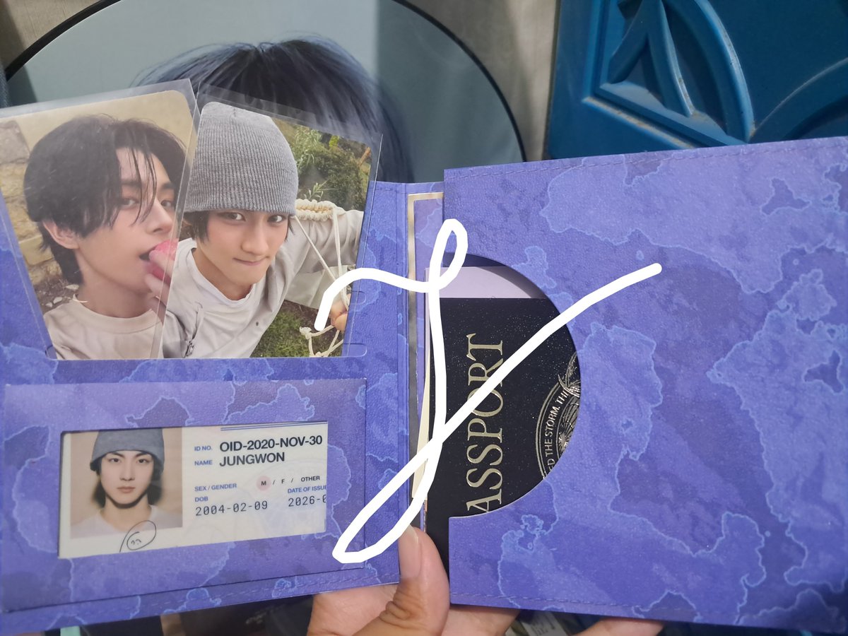 chivaailuin's tweet photo. ini bukti fisik album yg ku jual yaa.. 
yg minat boleh dm yups🫰🏻 https://t.co/gGvt9BG59o