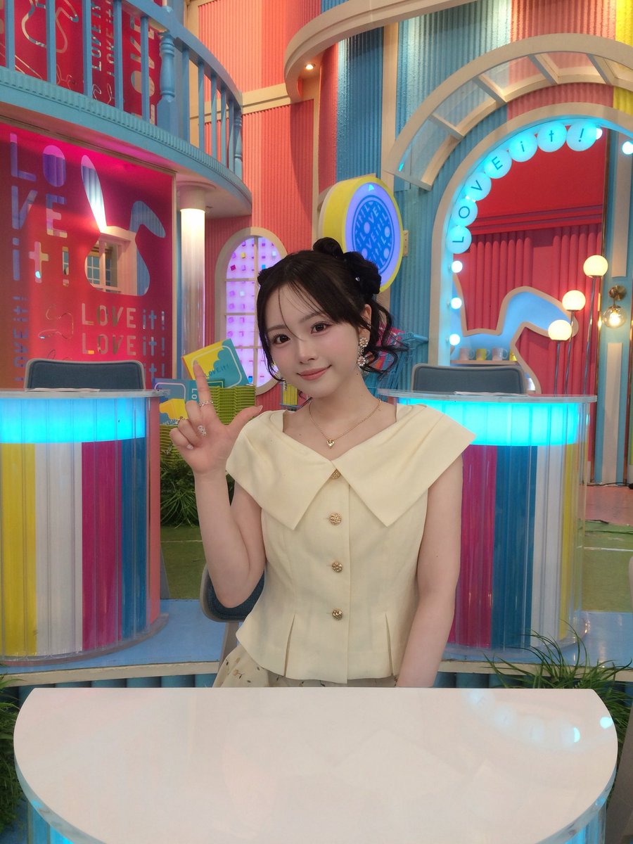 himahima_chan's tweet photo. 本日ラヴィット！ありがとうございました🎀💫
現在まで楽しかった余韻が残っています、、笑
青春最高！ https://t.co/bdScO1qS98