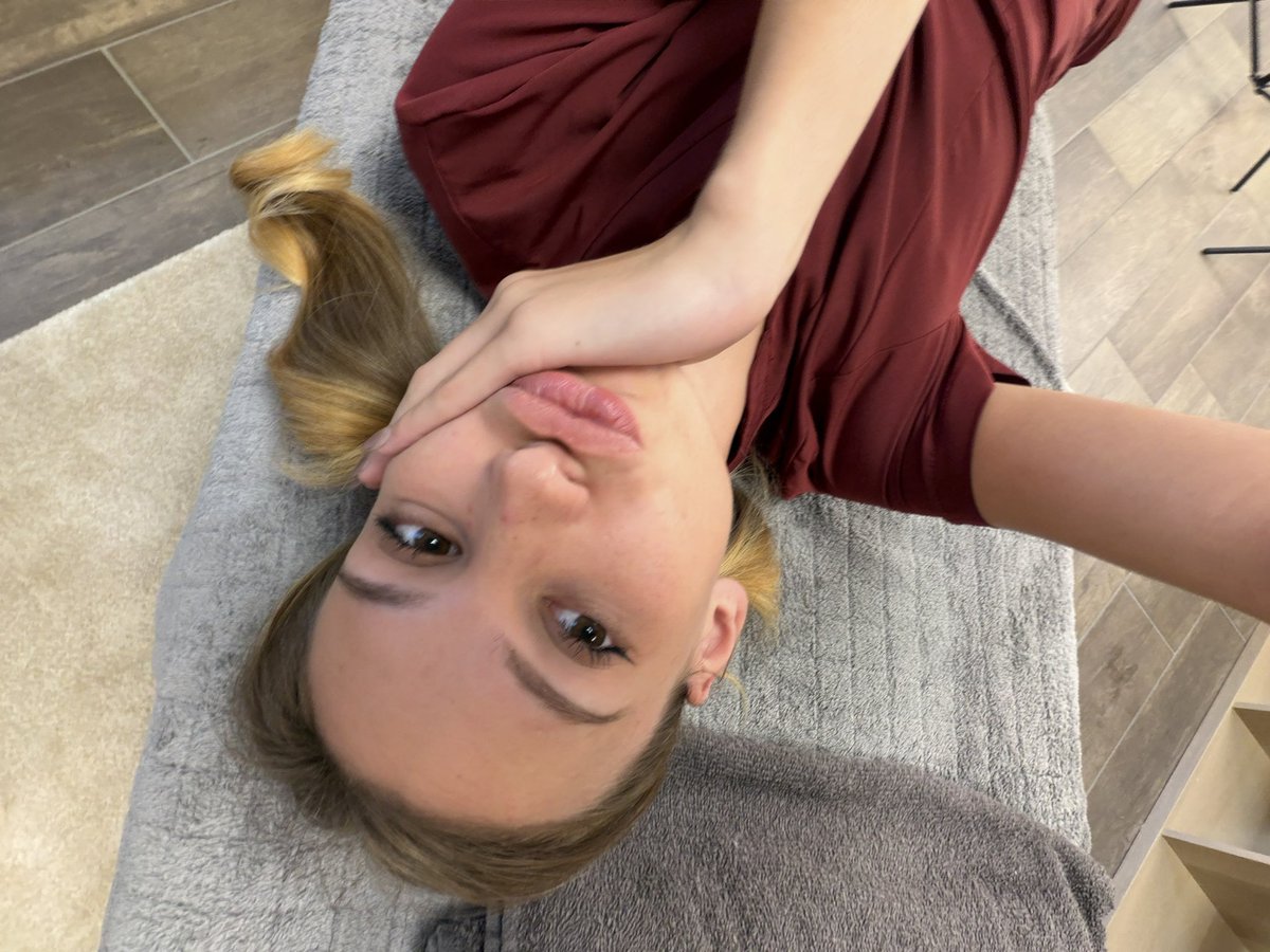 kattylmassagee's tweet photo. Wie alle denken ich fake ein Masseurstudio 🙄 https://t.co/en1HYX1zes