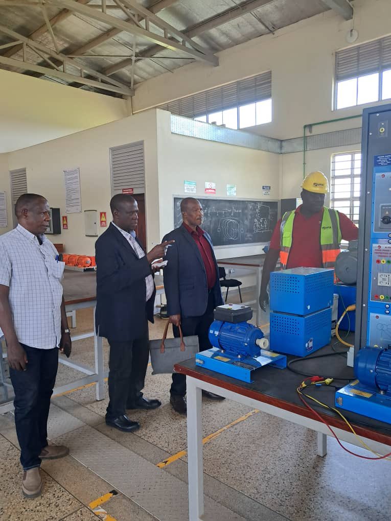 KingCeasorUni's tweet photo. A KCU delegation visited @upikuganda today to explore institutional collaboration and a proposed MoU. The engagement focused on practical training, knowledge exchange and industry-relevant petroleum education
#KCU #PetroleumEducation https://t.co/JtGH9ZZw1O