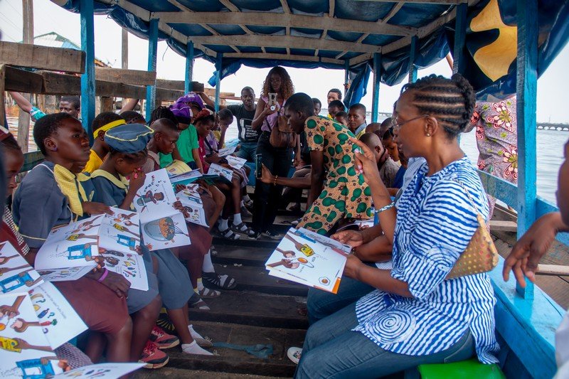 AkadaFestival's tweet photo. 📚 Every child deserves the chance to read, learn, imagine and dream.

That’s why, every year, ACBF makes it a priority to put books into the hands of children in schools and communities.

Because a book can open a world of possibilities. 💛

#InternationalLiteracyDay #ACBF https://t.co/rqbyyxf2qN