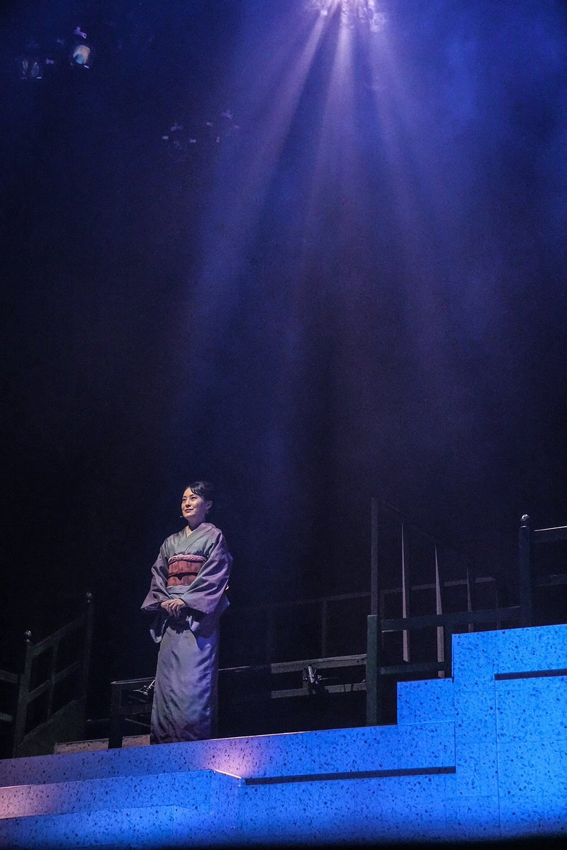 romatan2018's tweet photo. ◤ エデンに生きる人々◢
舞台『大正浪漫探偵譚 -エデンの歌姫-』
#ろまたん2026 #劇団アレン座 
「楽しかった。
皆笑ってて、日本をよくするんだって。
お互いのいいところを使って盛り上げていこうって。
家族みたいだった」

「俺はそんなことがしたくてここに入ったわけじゃないんだ、俺は誰かの役に立ちたくて」

「我々がエデンの精神を胸に、弱き者を助けていくのですね」

「あの時が一番幸せだった」

ー消せない絆、アナタはそうよね...

正式にエデンへ迎えられた者は、信仰の証として身体に刺青を刻む。 それは位を示すものではない。すべての構成員が等しい神の子であること、そしてエデンで結ばれた絆を忘れないための印である。

家族を求め、
エデンに生きた人々。

▼前売券
https://t.co/eDpRu9yCyJ

#ろまたん2026