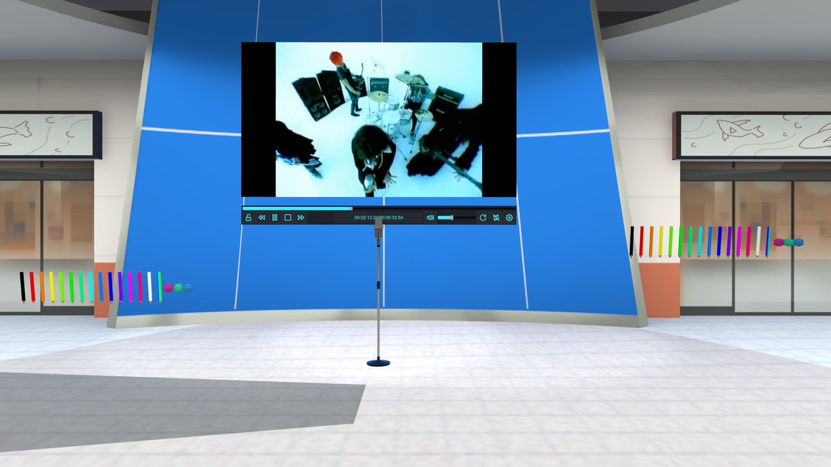 akei_vrc's tweet photo. 秦野駅のワールド。
マイク置いてあってちょっとしんみり。
LUNA SEAのROSIERのPVを流す。 https://t.co/RFu2oUgU8O