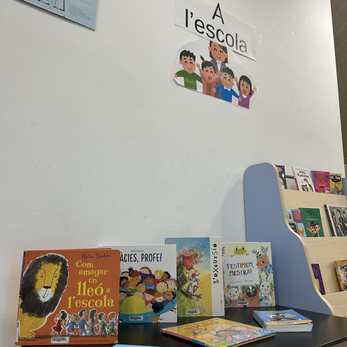 BiblioVendrell's tweet photo. Tornada a l'escola!

A la Sala Infantil de la Biblioteca hem preparat un recull de llibres per ajudar els més petits a afrontar la tornada a l'escola amb il·lusió i confiança. 

Veniu a descobrir-los! https://t.co/bCiF3UshCf