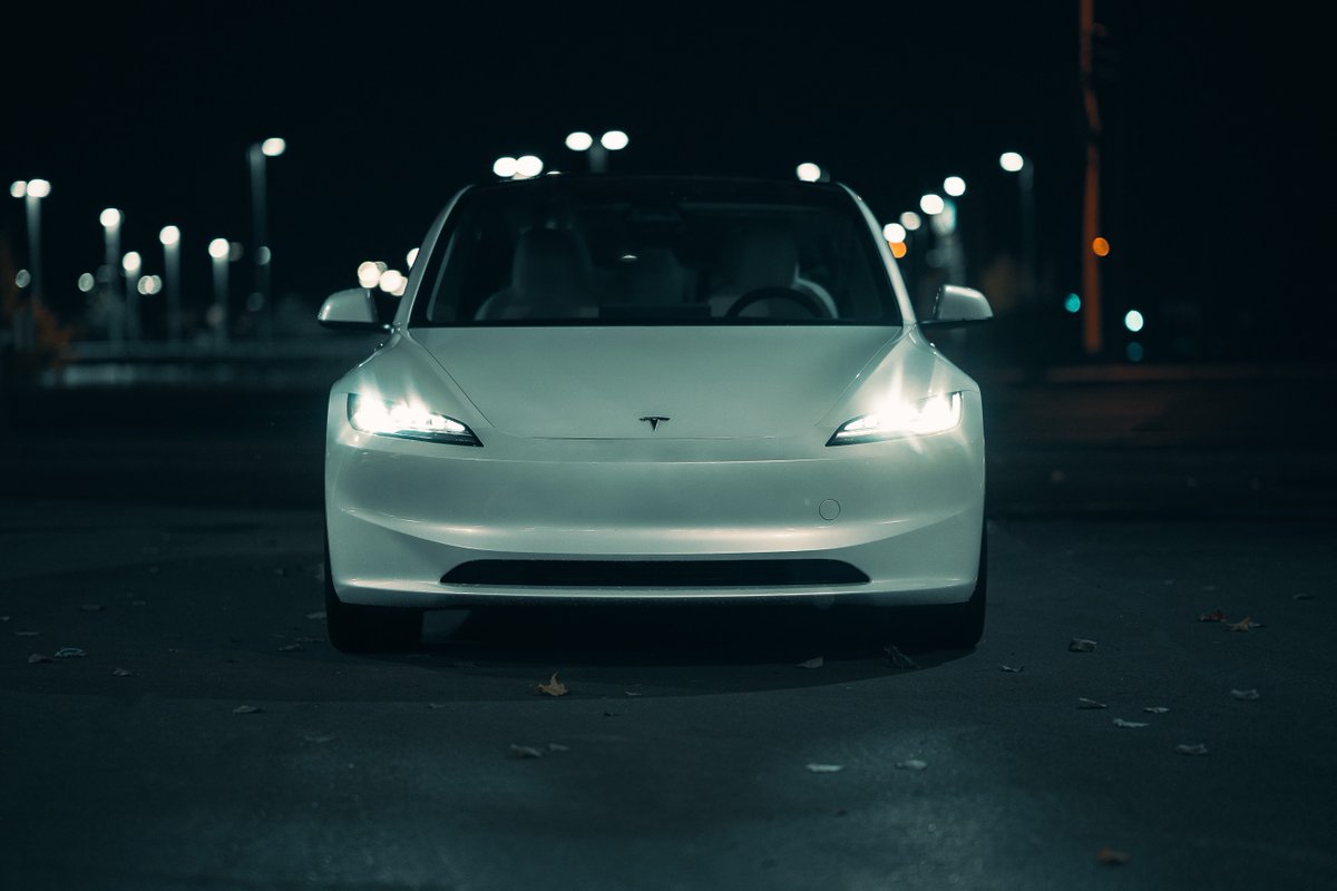 Defnenvww's tweet photo. Quick marina stop before dark. The ride felt calmer than the road looked. A dramatic shape hiding a practical daily driver. $TSLA #Cybertruck https://t.co/m66uFtnsXo