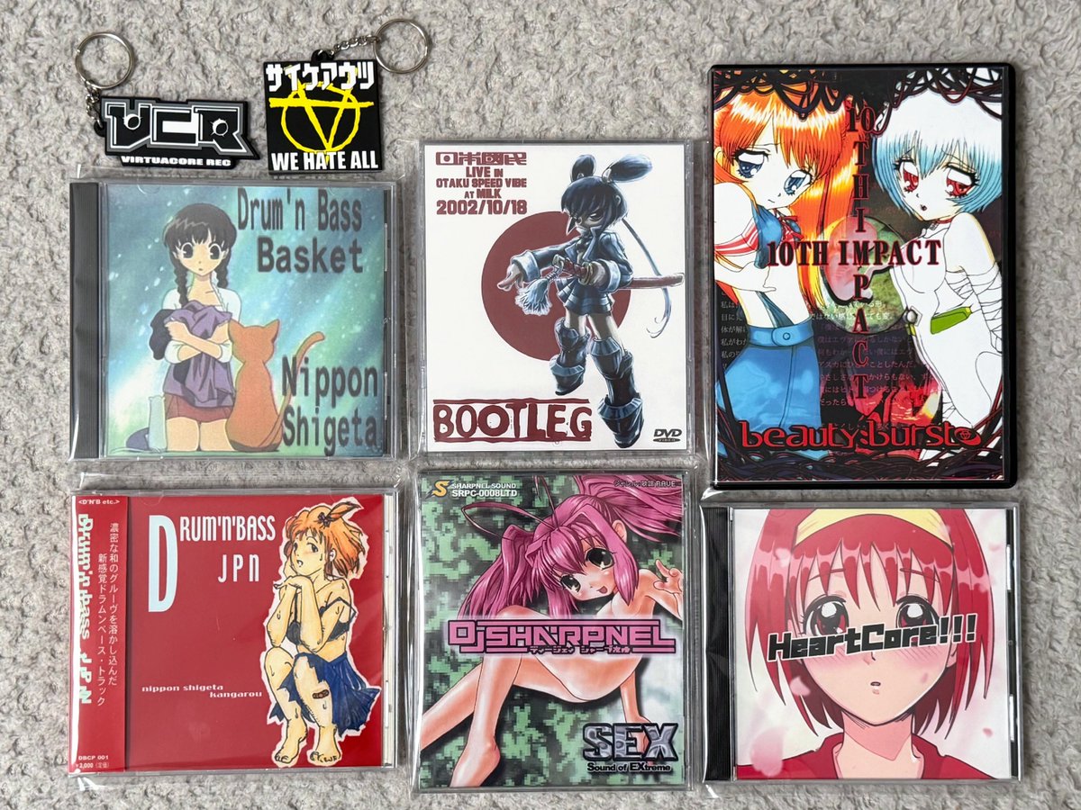 Yikeylol's tweet photo. got a couple cds https://t.co/vky8OyF9Nh