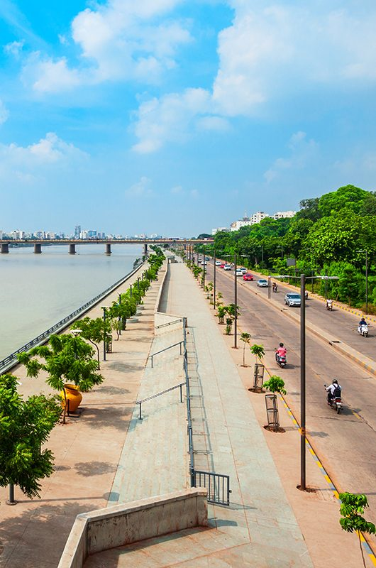 PlusPointIndia's tweet photo. 🚨 Surat is now India’s largest consumption market outside the Big Six metros.

The Gujarat city has emerged as a major “Boomtown”, alongside -

Ahmedabad 
Pune
Lucknow
Coimbatore
Jaipur
Indore
Vadodara https://t.co/4UAXVA1WWo