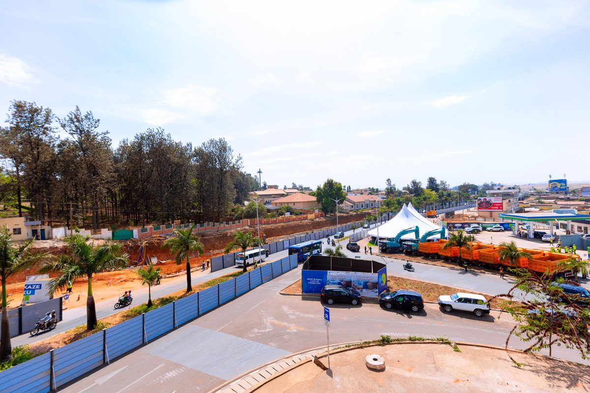 EcofleetRw's tweet photo. Kigali: Imirimo yo kuvugurura no kwagura umuhanda Prince House-Giporoso-Masaka yatangijwe ku mugaragaro. https://t.co/blPRPZrJuq