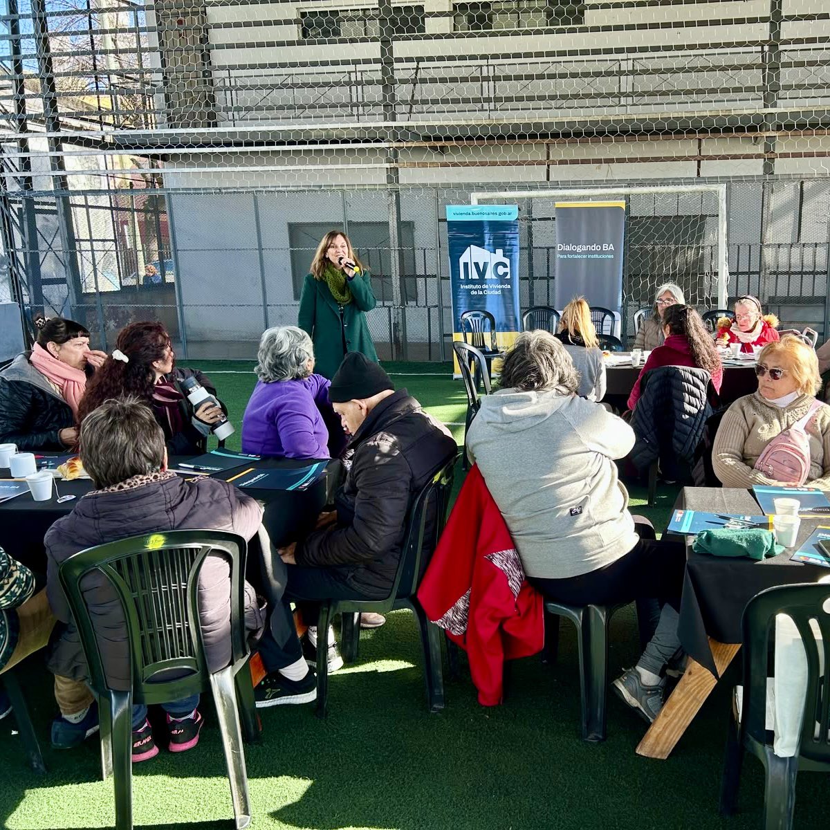 asuntosba's tweet photo. 🗳️ Participamos del 3° encuentro de @DialogandoBA sobre "Envejecimiento Activo y Saludable", en Villa Soldati, junto a ciudadanos de la Comuna 8, @IVCBuenosAires y @gcba. Un espacio clave para dialogar sobre autonomía, redes de apoyo y participación ciudadana. https://t.co/3AR0RXYgzQ