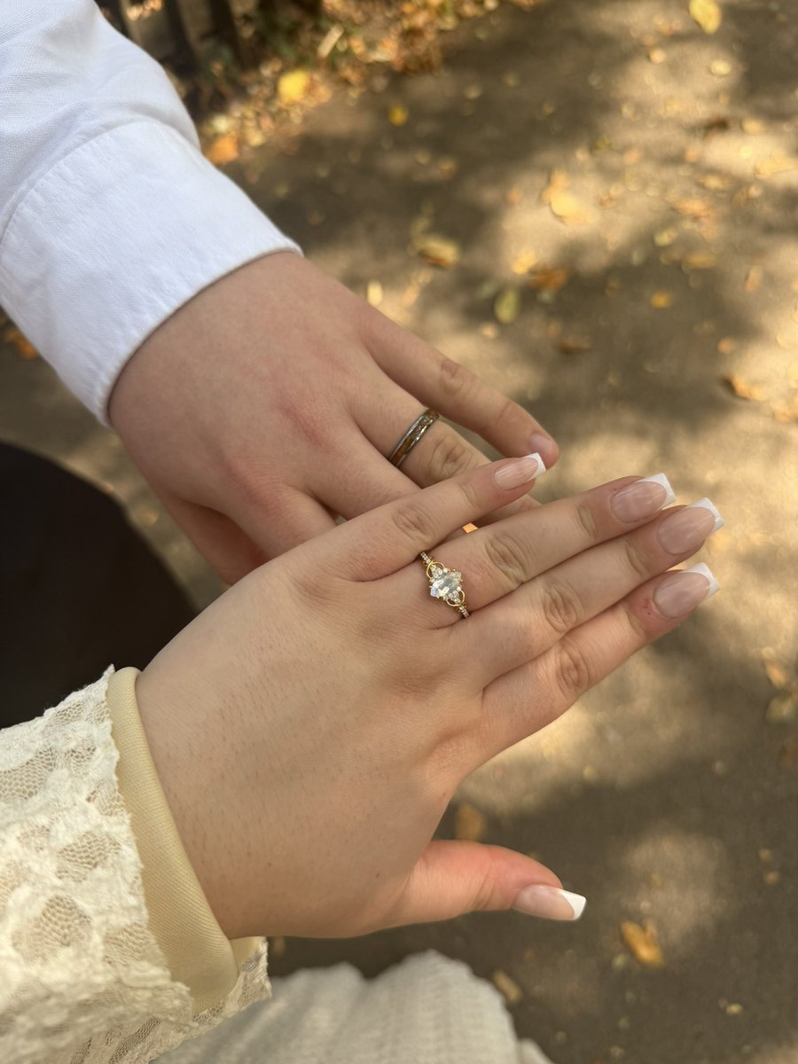 nightwingpegger's tweet photo. Locked in. 💍 https://t.co/EdLWJFU1b2