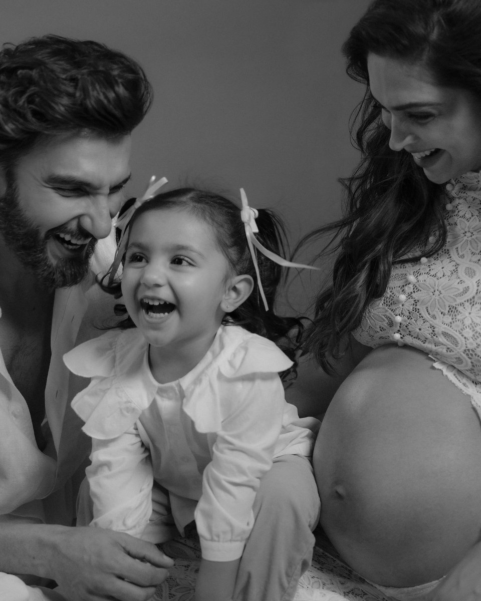 justlikethatM's tweet photo. OH MY GOD DEEPIKA RANVEER DUA 😭 https://t.co/gtx8iDvUPo