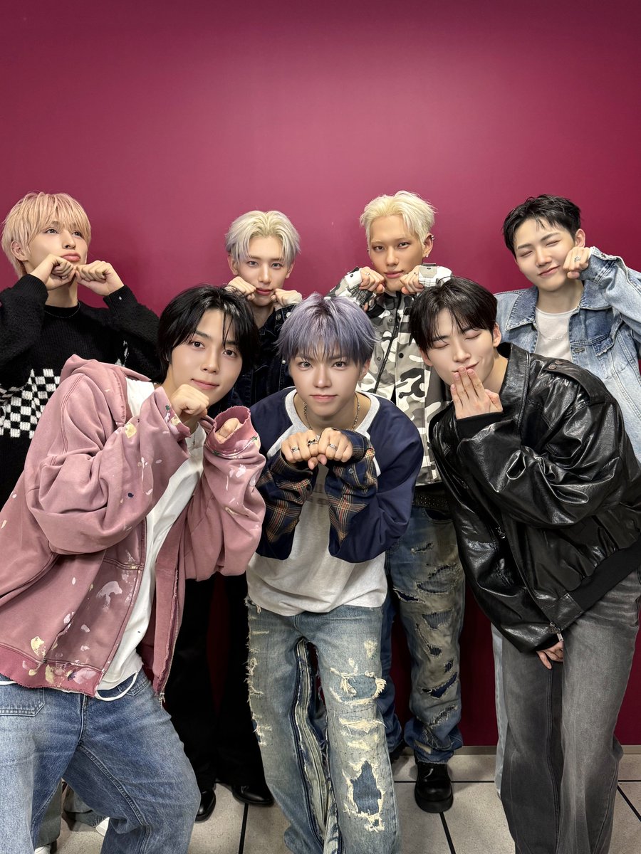 ALL_H_OURS's tweet photo. [🐾]
260908 the Fillin’ Live with ALL(H)OURS

ALL(H)OURS💙Min(ut)e 힘차게 노 저을 준비 완료! Hell yeah 팀올아워즈 함께라면 스틱스 강도 가뿐하게 건널 수 있다🤟 ALL(H)OURS SIXTH MINI ALBUM [UNBOUND] 출항합니다🚢

다 다다 다다다다다다다다아레츠꼬 댕댕디다디
댕댕기디댕댕
다 다다 다다 다다다다다 댕댕기디댕댕얼쑤

#ALL_H_OURS #올아워즈
#UNBOUND #HOP #DANGDANG