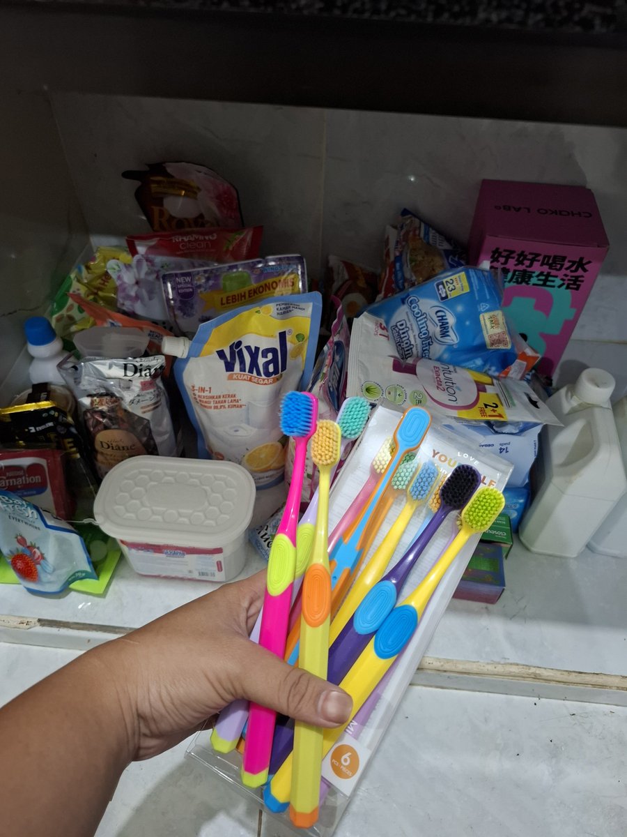 gtprmn's tweet photo. “you’re not living alone?”

guess that’s pretty normal for a girl, right? 🙂

*edisi kamar mandi dan stock nya https://t.co/9rQZ6IECC4