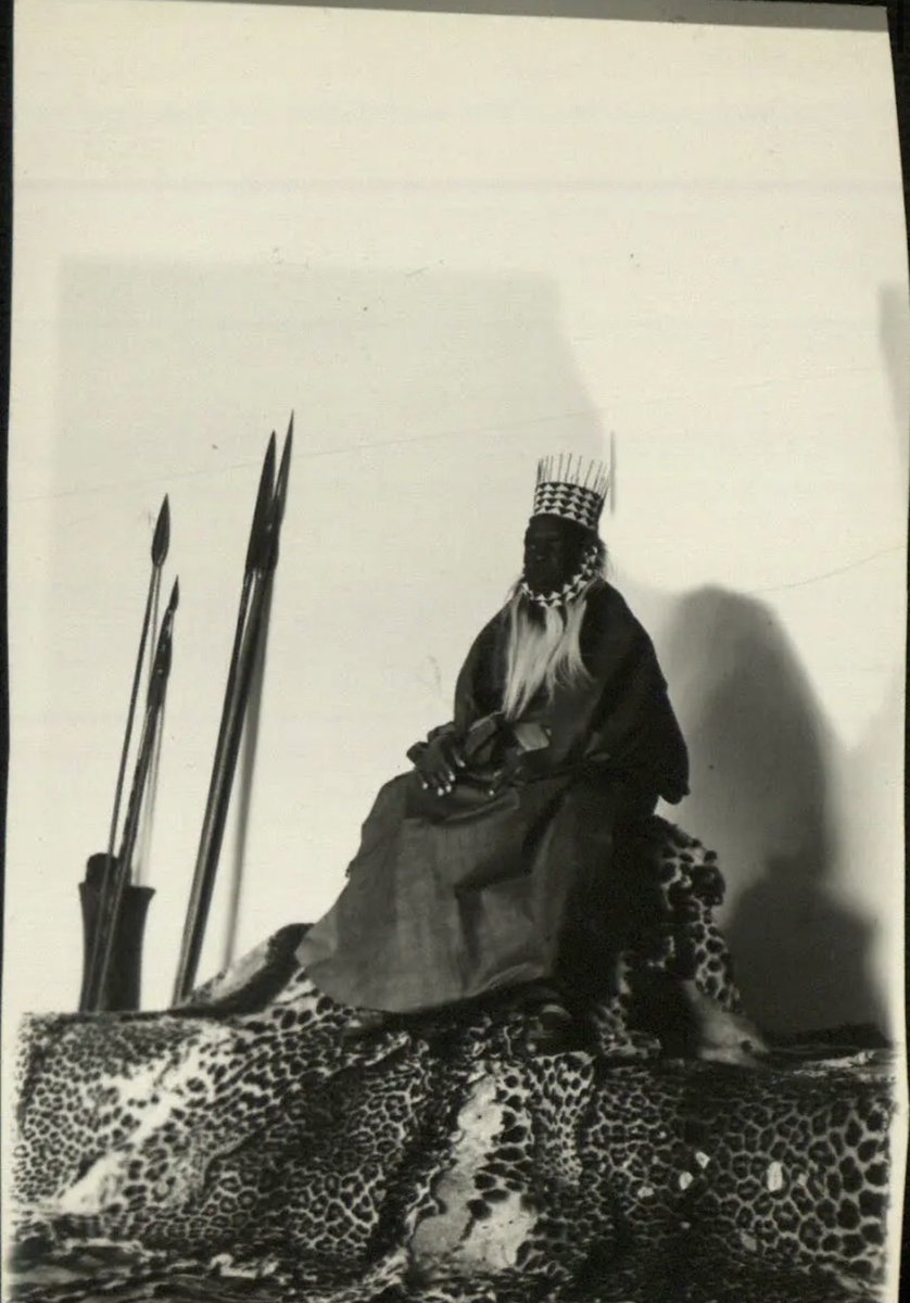NinyeKandole's tweet photo. # Ninye Kandole Akiiki 

“Akiiki, Rukiikura Mahanga” - “Akiiki, savior of nations.”

Ndi #Muranzi . 

The modern reincarnation of King Bukuku, ISAZA's predecessor. (ISAZA: Traditionally regarded as the last great king of the Batembuzi dynasty.)

#AmAProphet https://t.co/EdO1rupd31