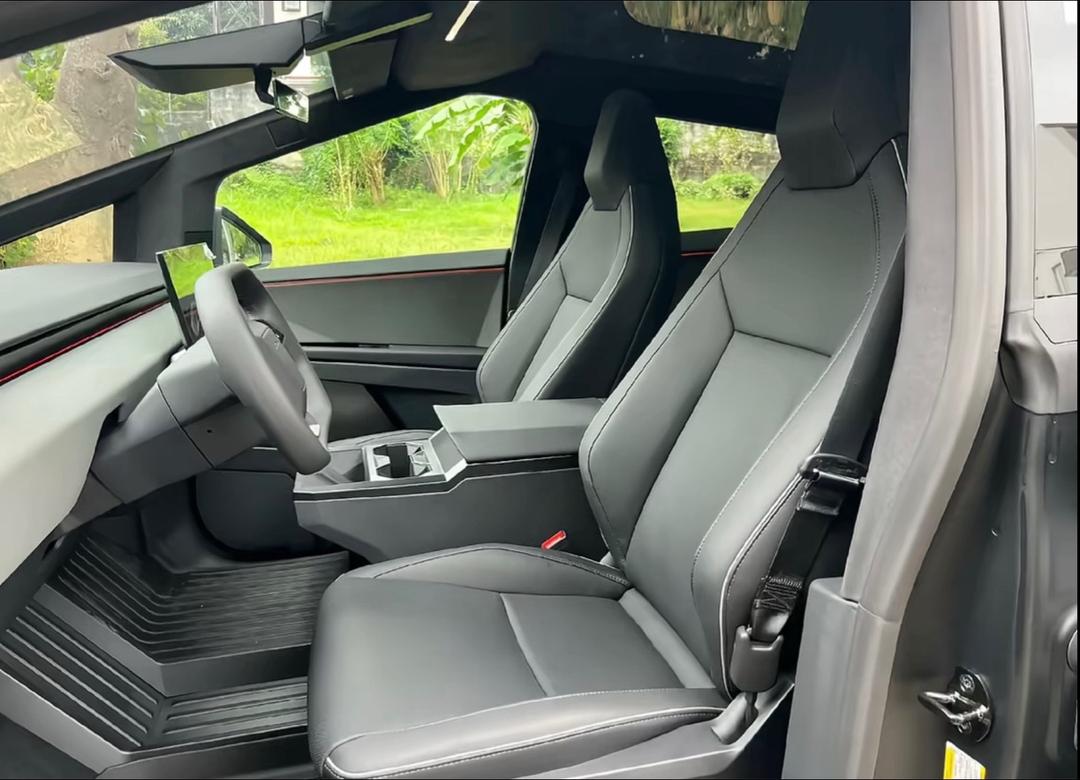 JonathanArist20's tweet photo. No rust worries, no clear coat paint chips, no delicate polish required every weekend. Stainless steel exterior life is unbelievably low maintenance. #ElonMusk https://t.co/XkJTk3RkEt