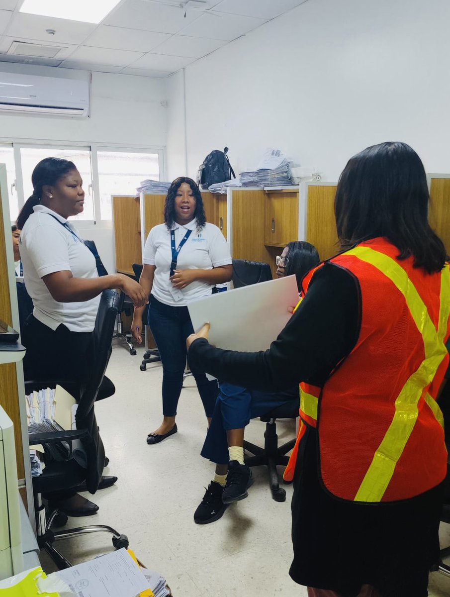 Hospitalmbc1's tweet photo. 🚨Simulacro Nacional de Evacuación por Terremoto | 8 de septiembre 2026

💙🏥 El Hospital Dr. Francisco Vicente Castro Sandoval participo activamente en el Simulacro Nacional de Evacuación por Terremoto con el objetivo de fortalecer la preparación y respuesta ante terremotos. https://t.co/I2qZuZ32HQ