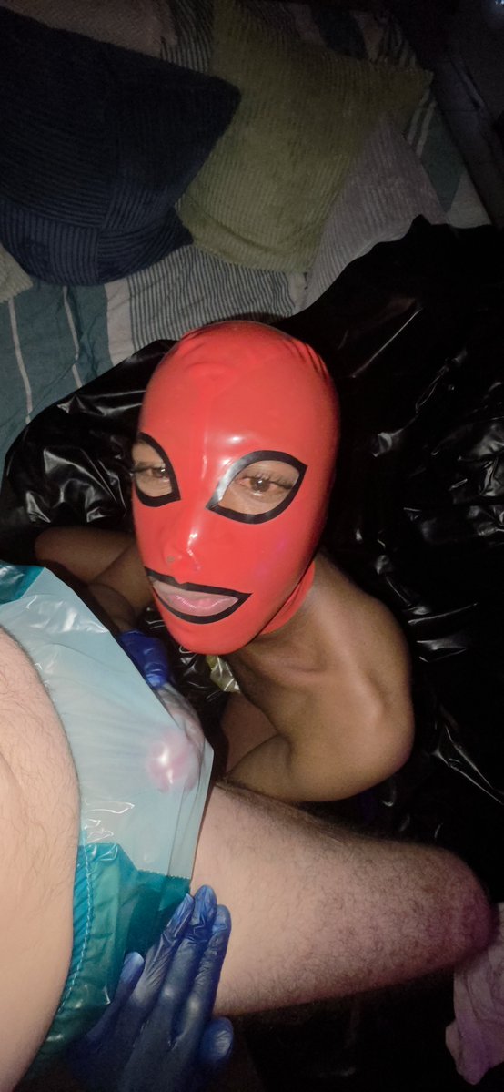 idfglovesrubber's tweet photo. 📸0️⃣1️⃣
Regarde moi comment @passifrun s'exciter sur ma qeueu à travers de ma culotte pvc caoutchouc. 😈🥵🧤💦🧤💦🤤🤤
#domi #macho #Ponpeur #culottepvc #gants #Gloves https://t.co/E7M8eZRde8