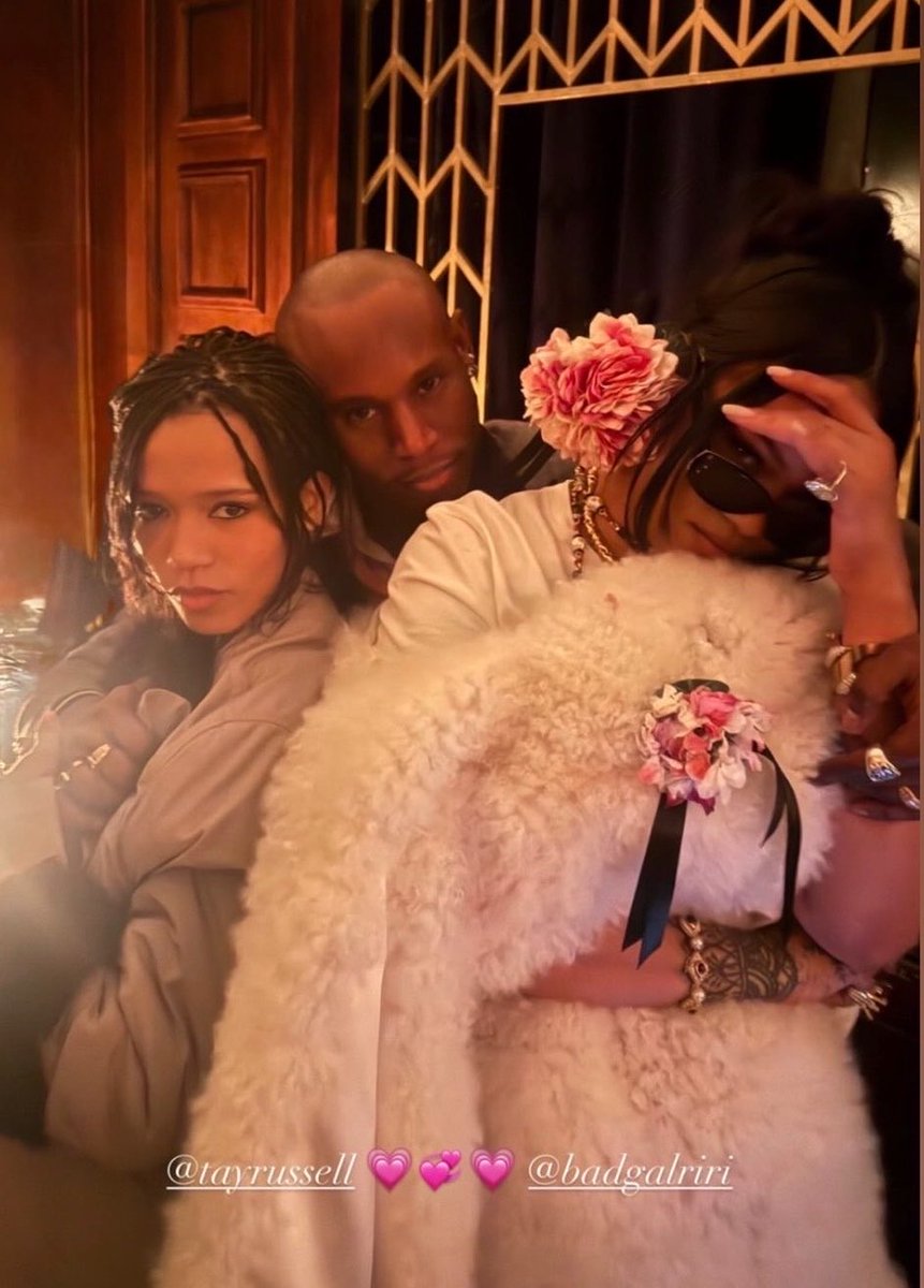 taysinfiniti's tweet photo. TAYLOR RUSSELL WITH RIHANNA BITCH HELLO??? https://t.co/hW41uLQkIj