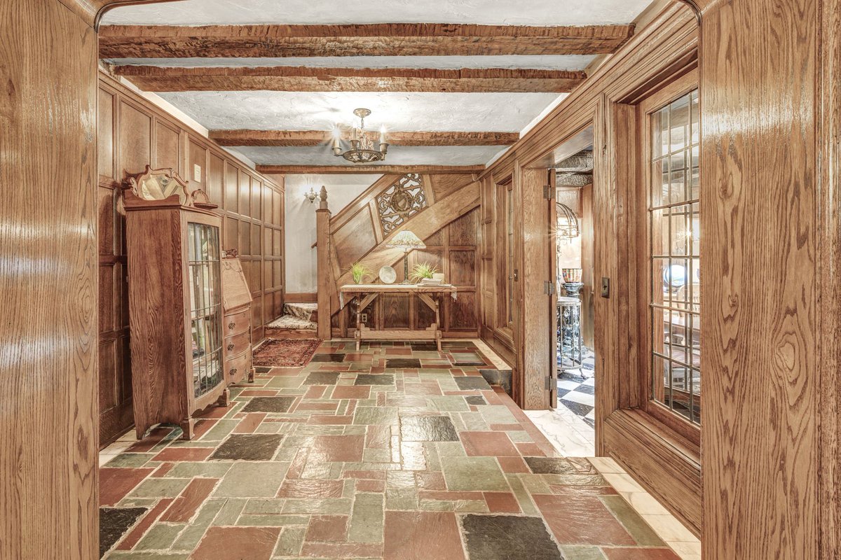 zillowgonewild's tweet photo. Why go to England’s shire of Kent when you can have your own 15h century King Henry VIII cottage in Richfield, OH for only $1,000,000? https://t.co/DaPGwmyHxp