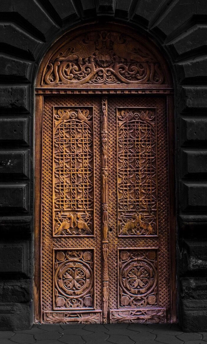 dikranagert__'s tweet photo. Exquisitely crafted door in Yerevan.

These doors are a part of Armenian tradition and can be found all across Armenia. https://t.co/Yi4fCjNfEN