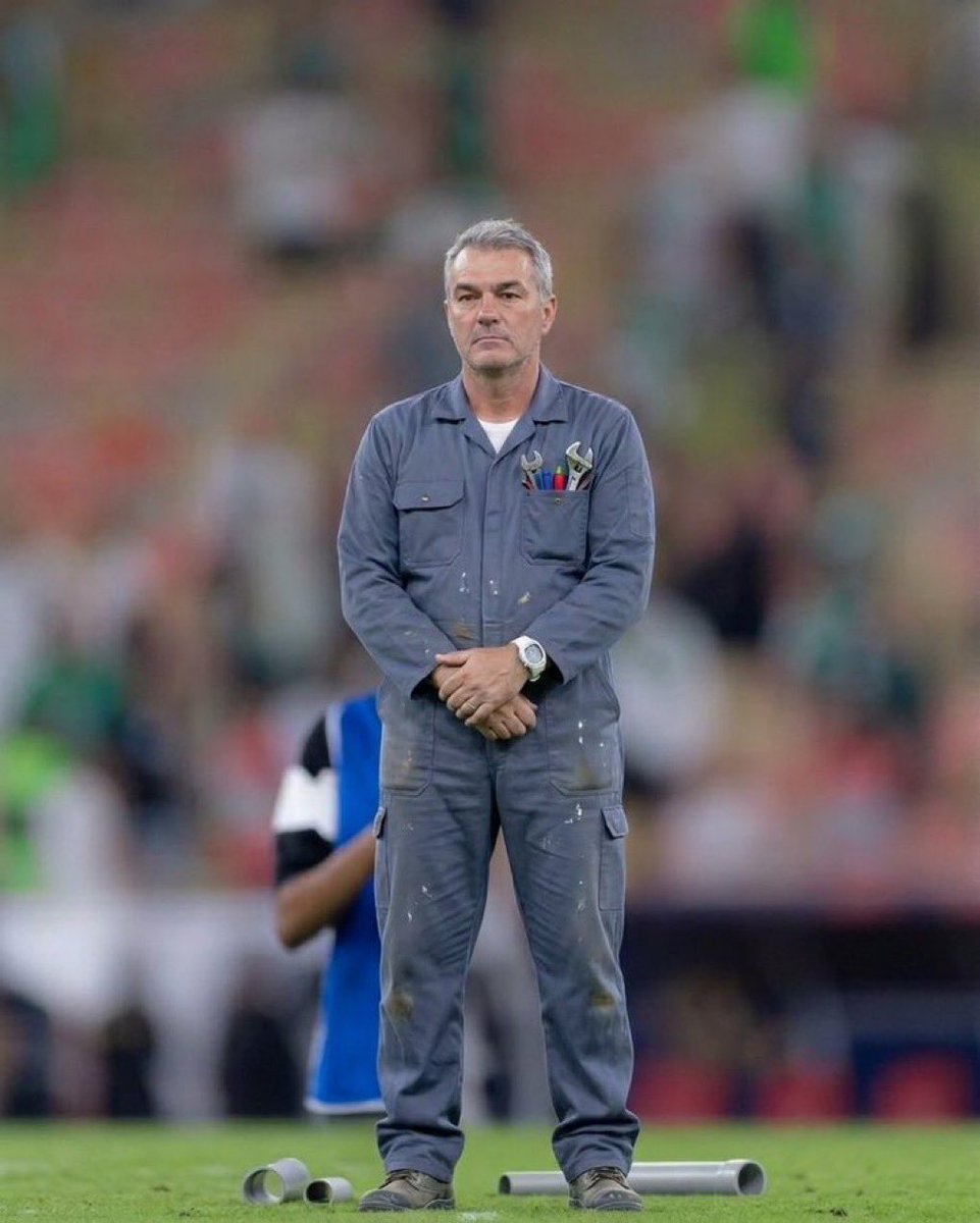 il_9_'s tweet photo. @AFC4NET جهتنا اليسرى مع ريان كوارث والوسط ضياع السبب المدرب https://t.co/MBUlbyIO6L