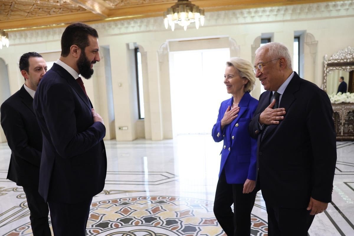 stemil1421's tweet photo. @FIGHT_4_RIGHT_S @vonderleyen Čekaj, zauzeta je sa demokratskim preCednicima!! https://t.co/9XKs7HNl52