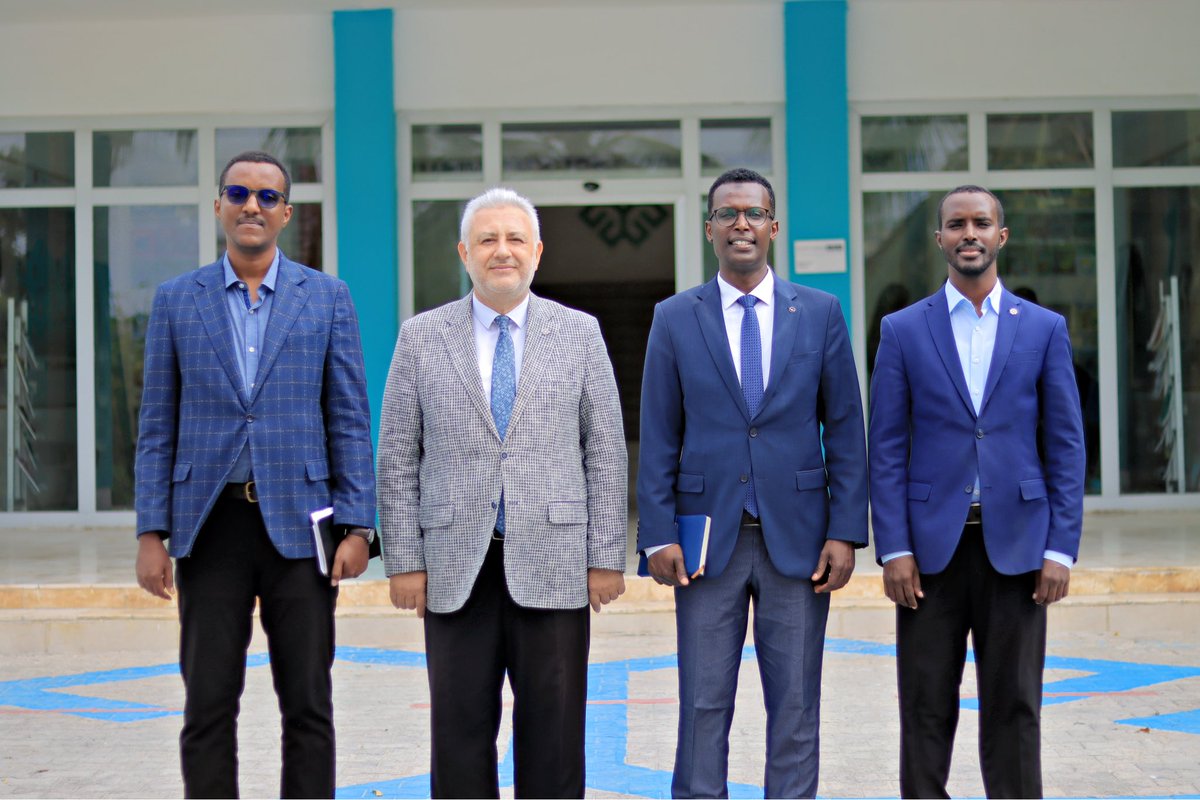 Thepeninsula25's tweet photo. The Director and Deputy Director of The Peninsula Centre for Research and Policy Studies held a productive meeting with the leadership of the Türkiye Maarif Foundation in Somalia.

The Country Director of the Türkiye Maarif Foundation in Somalia, Dr. Selçuk Baş, 1/3 https://t.co/Blj1P5u5Ca