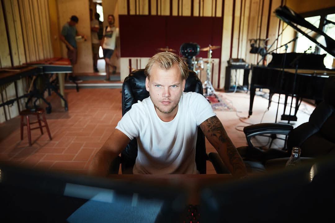 ProximityM's tweet photo. Avicii would have been 37 today ◢ ◤ We miss you Tim. https://t.co/PfATqnEZ4N