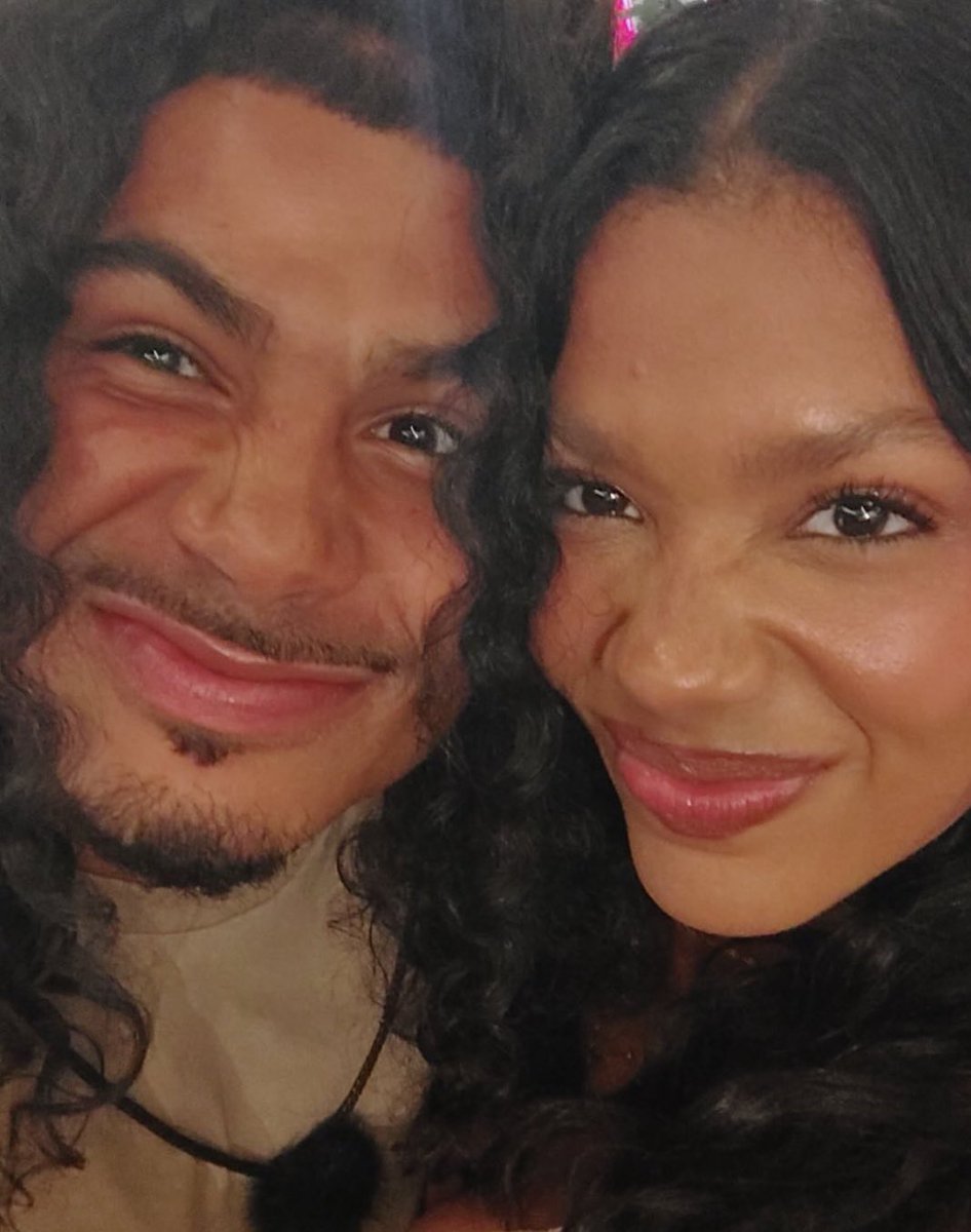 laylavsp's tweet photo. This was deffo their fav pose 🤣
#loveislandusa https://t.co/hoMfvKWrwW