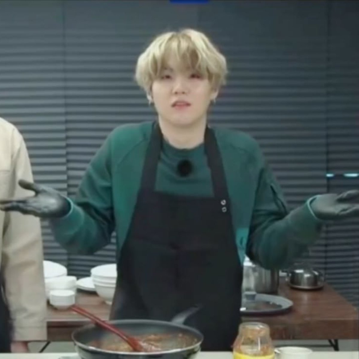 b2bsuga's tweet photo. daily yoongi for joy today we have 1 cm tall 144p devastation https://t.co/jR3t9DEfDv