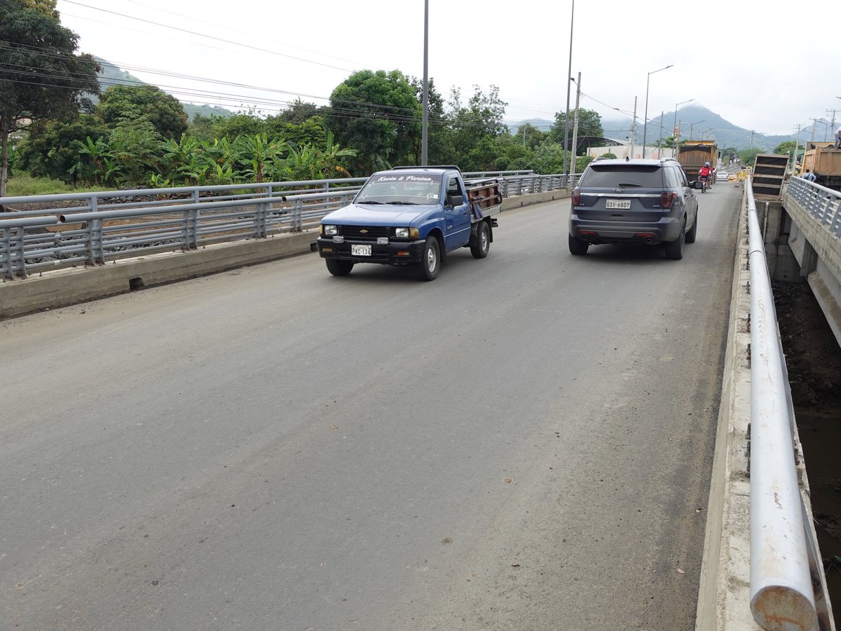 GoberManabi's tweet photo. #SantaAna El puente de Lodana alcanza el 95% de avance. La gobernadora de Manabí recorrió la obra y constató que los trabajos avanzan a buen ritmo.

El Gobierno del Ecuador, liderado por el presidente Daniel Noboa, invierte USD 7,3 millones en esta infraestructura. https://t.co/3ymX7ToG6k