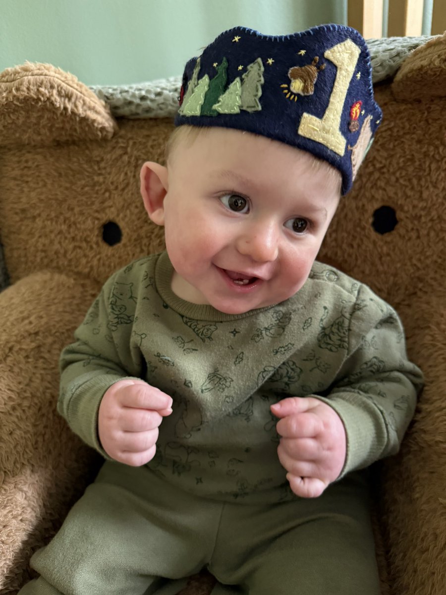 camoo923's tweet photo. @NoahKahan today is my son Thomas’ 1st birthday - and he wants to show off his birthday crown inspired by his favorite song “Dan”! Thank you for your music and that song bringing our family closer together ❤️ https://t.co/ymRWt22K0N