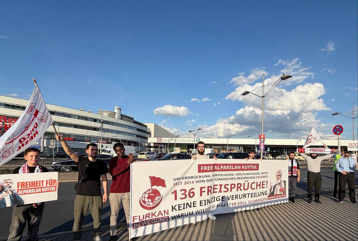 fhoncunesil's tweet photo. TARİH BU ZULMÜ UNUTMAYACAK! 

Berlin Furkan Hareketi mensupları olarak haksız bir şekilde tutuklanan Alparslan Kuytul Hocaefendi Semra Kuytul Hocahanım ve çok sayıda Furkan Hareketi mensubu kardeşimiz için adalet bekleyişi gerçekleştirdik. 

HükümlüDeğil Tutuklu
SuçluyuDeğil HaklıyıOvme 

📍Berlin