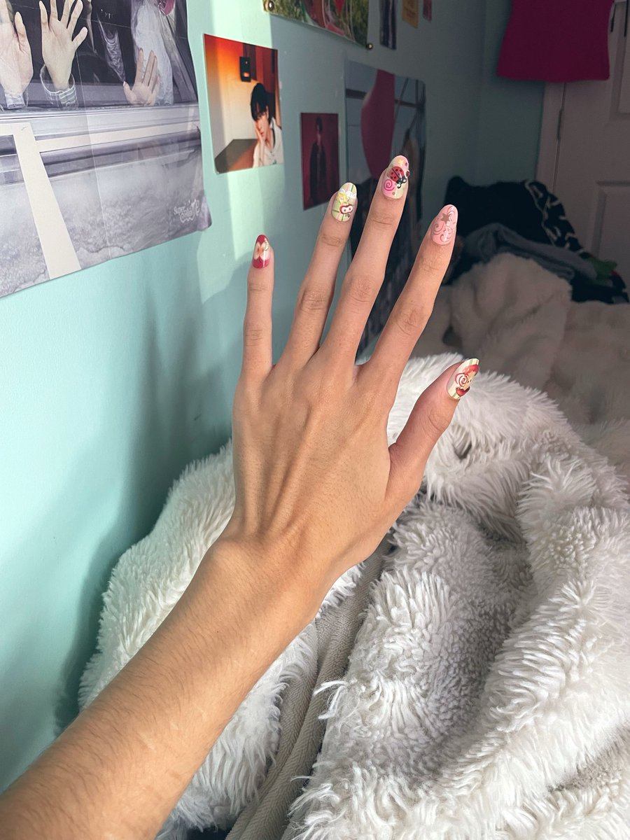 heeandhunger's tweet photo. got nails for the first time in 9 months https://t.co/s1oJLYm6ZI