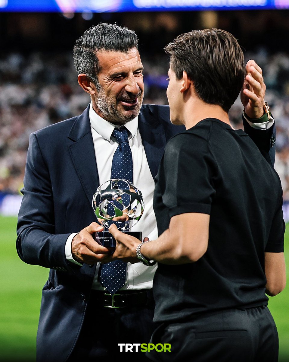 trtspor's tweet photo. 🏅Real Madrid forması giyen milli oyuncumuz Arda Güler, Inter maçı öncesinde Şampiyonlar Ligi'nde sezonun en iyi çıkış yapan oyuncusu ödülünü aldı 👏 https://t.co/z1Yvo6zZAQ