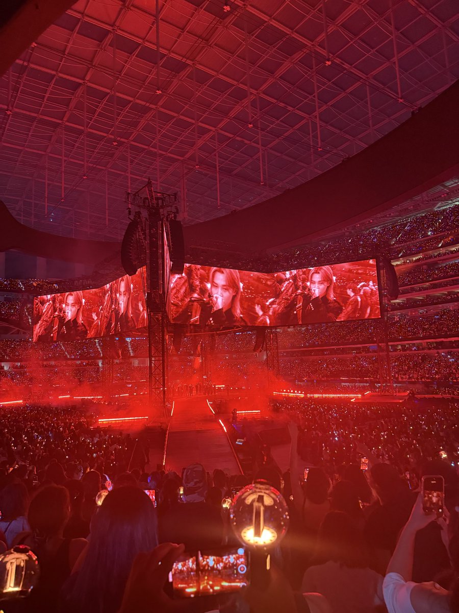 Daysi0911's tweet photo. BTS LA CONCERT,  sep05, #BTS_WORLDTOUR_ARİRANG_LA https://t.co/uvlaKXr61P