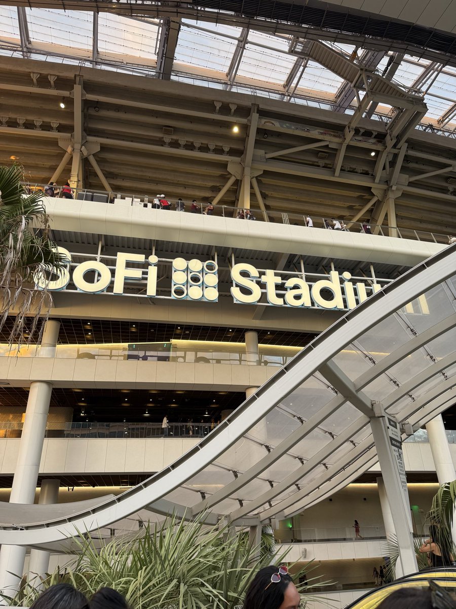 Daysi0911's tweet photo. BTS LA CONCERT,  sep05, #BTS_WORLDTOUR_ARİRANG_LA https://t.co/uvlaKXr61P