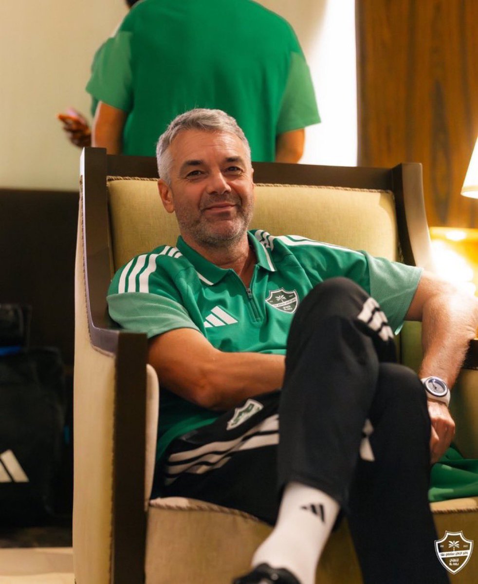 awbtal's tweet photo. #طرد_بوسيتش_مطلب

مدرب تكتيكه ، دعونا ننسى اخطاء الماضي ونعمل اخطاء جديده
والله عيب #الاهلي عنده بطوله قاريه وهذا مدربه https://t.co/52CWIVpie3