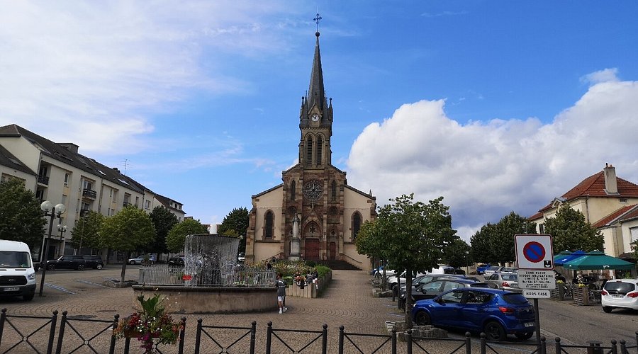F_Desouche's tweet photo. Forbach (57) : un homme armé d’un couteau interpellé dans une église après avoir crié « Allah akbar », il recherchait le prêtre

 https://t.co/rGowIK8fzY https://t.co/YfQk4cXnLx